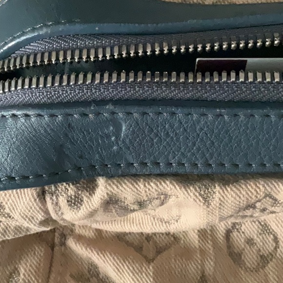 Louis Vuitton Cream and Blue Crossbody Bag with Signature Monogram - Picture 15 of 16